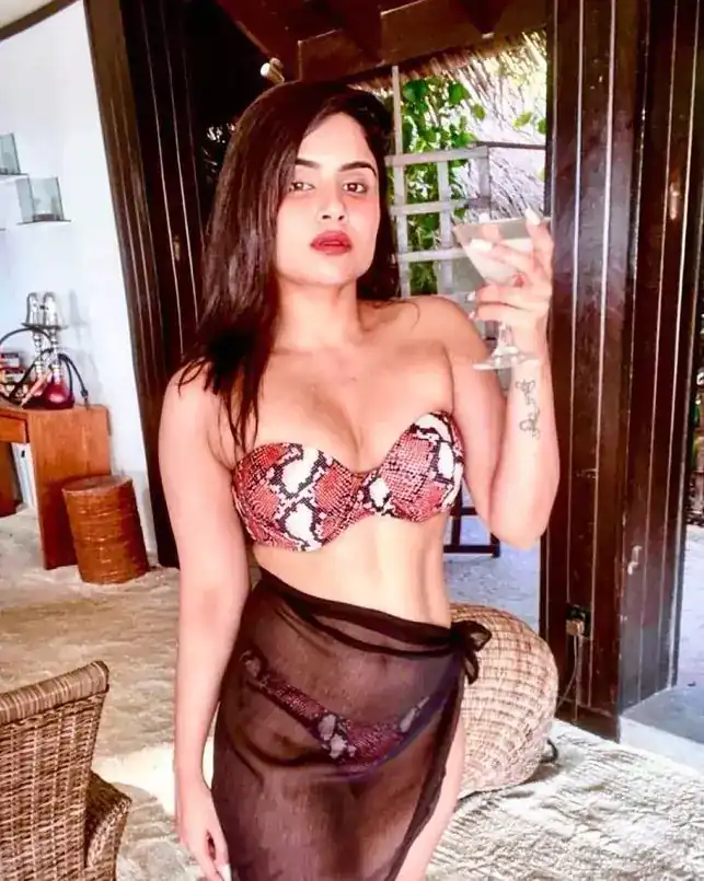 Dora - premium  escort